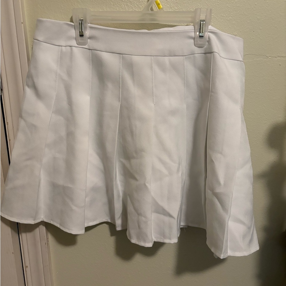 White pleated tennis skirt